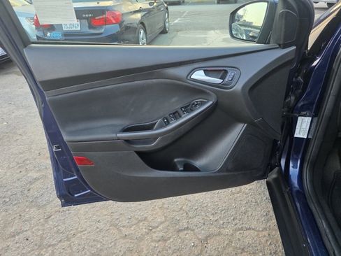 Used 2017 Ford Focus SEL w/ Cold Weather Package image 9