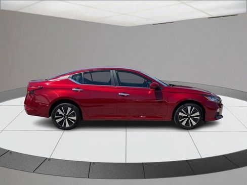 Used 2022 Nissan Altima 2.5 SV AWD/4WD image 2
