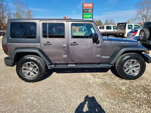 Used 2016 Jeep Wrangler Unlimited Rubicon w/ Connectivity Group image 2