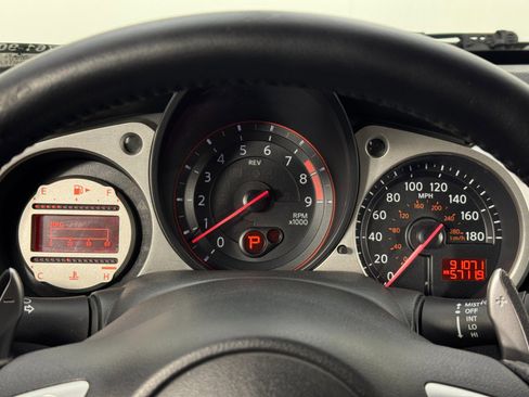 Used 2011 Nissan 370Z Touring image 17