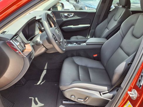 Certified 2024 Volvo XC60 B5 Plus AWD/4WD image 20