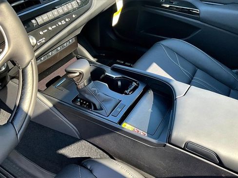 New 2025 Lexus ES 350 Ultra Luxury image 8