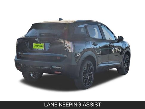 New 2026 Nissan Kicks SR w/ SR Premium Package FWD image 8