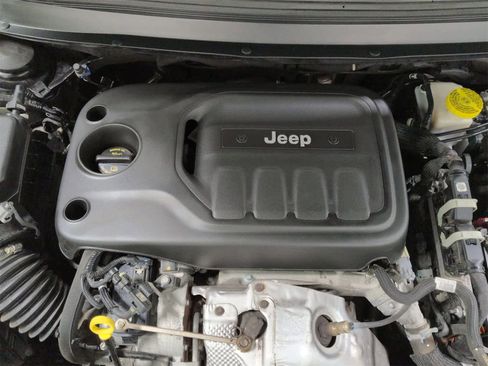Used 2019 Jeep Cherokee Limited image 15