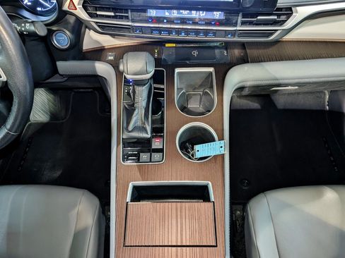 Used 2021 Toyota Sienna XLE w/ XLE Plus Package FWD image 41