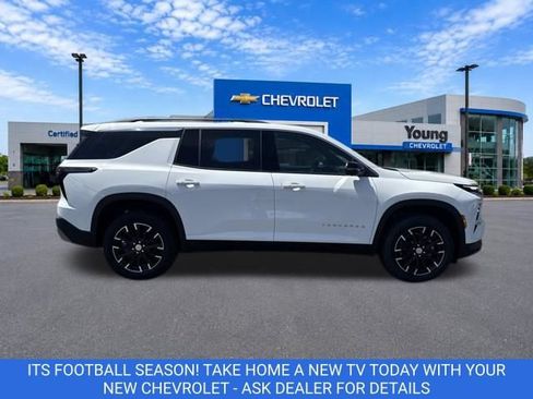 New 2026 Chevrolet Traverse LT w/ Sun and Wheel Package AWD/4WD image 8