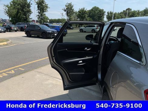 Used 2019 Kia Sorento FWD image 14