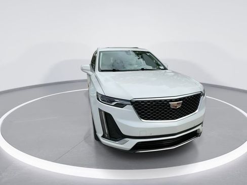 Used 2024 Cadillac XT6 Premium Luxury FWD image 3