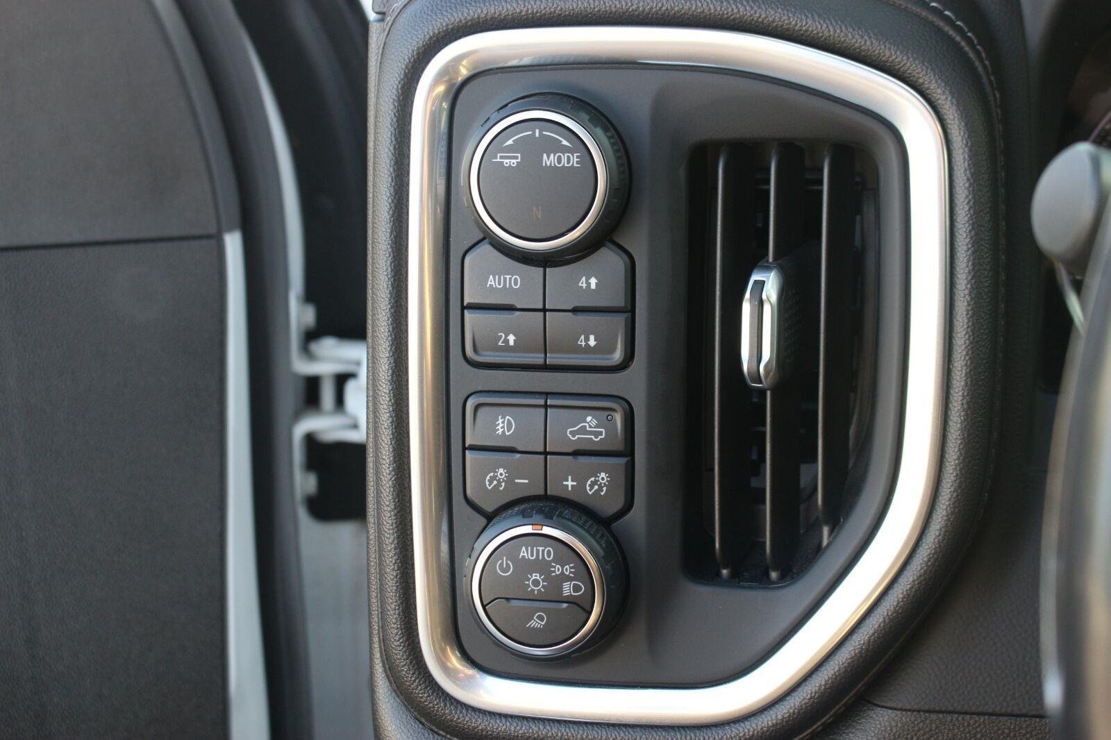 Used 2020 Chevrolet Silverado 2500 LTZ w/ Safety Package AWD/4WD image 33
