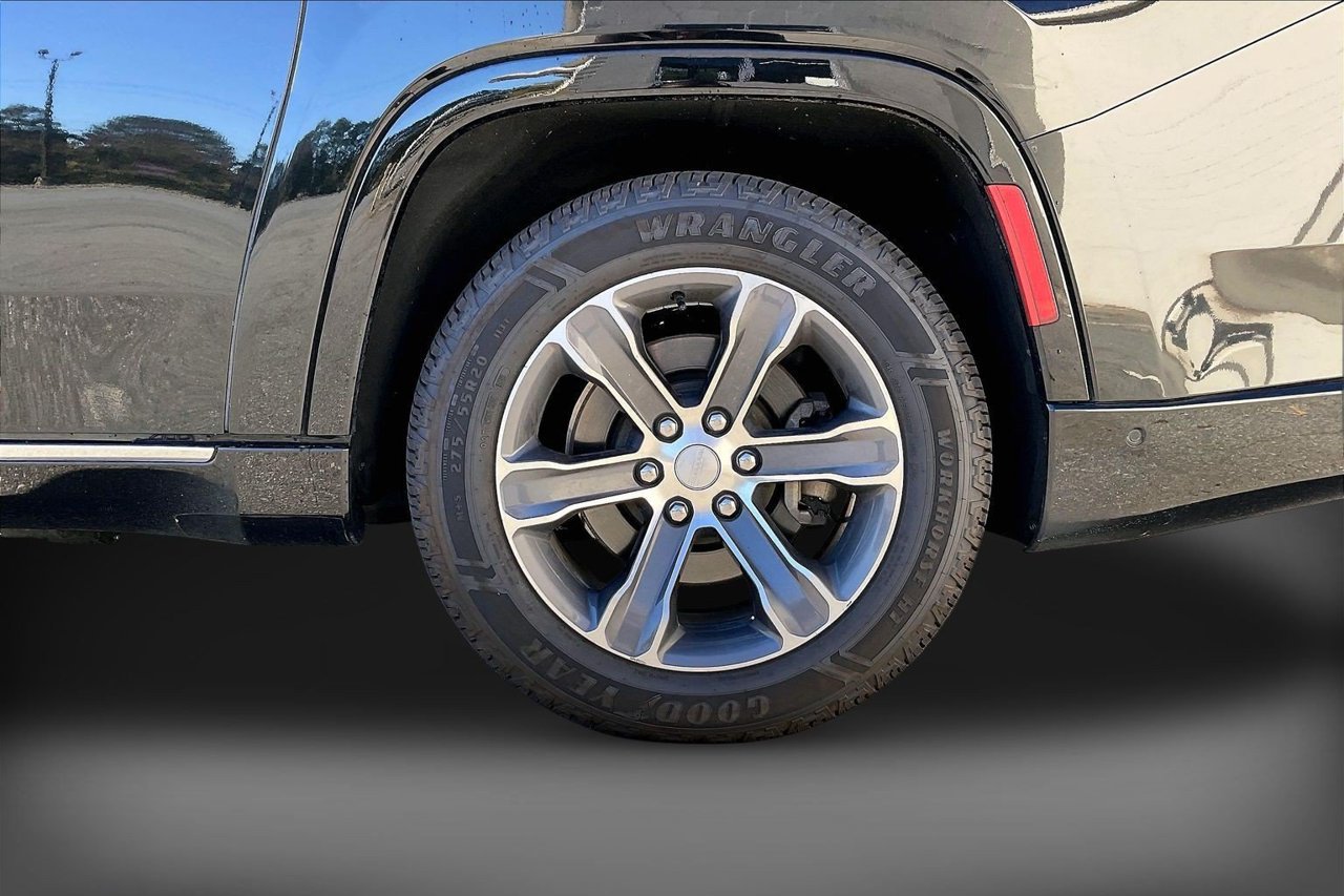 Certified 2024 Jeep Grand Wagoneer L 4WD image 37