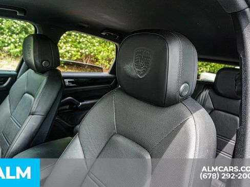 Used 2023 Porsche Cayenne AWD/4WD image 17