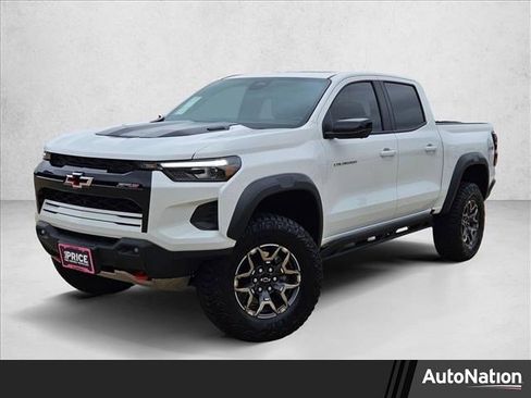 Used 2025 Chevrolet Colorado ZR2 w/ Technology Package AWD/4WD image 1
