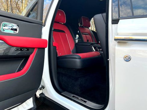 Used 2022 Rolls-Royce Cullinan Black Badge image 41