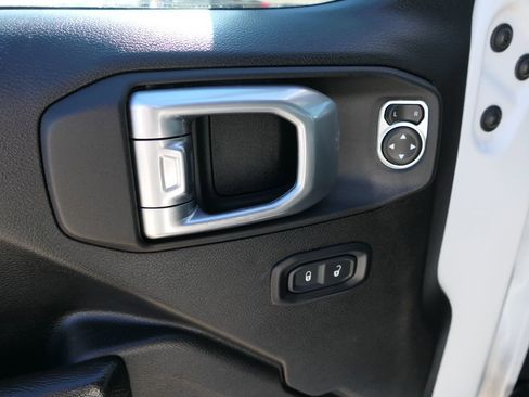 Used 2022 Jeep Wrangler Unlimited Rubicon image 10