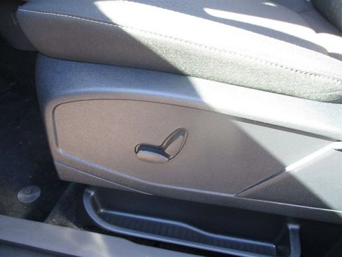 Used 2023 Ford Transit Connect XLT image 14