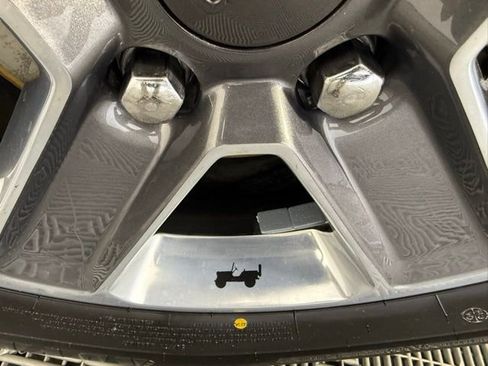 Used 2019 Jeep Wrangler Unlimited Sahara image 23