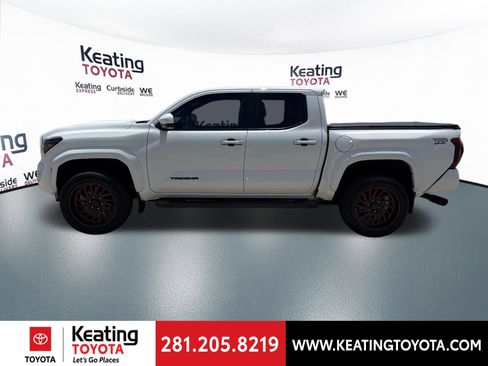Used 2024 Toyota Tacoma TRD Sport AWD/4WD image 4