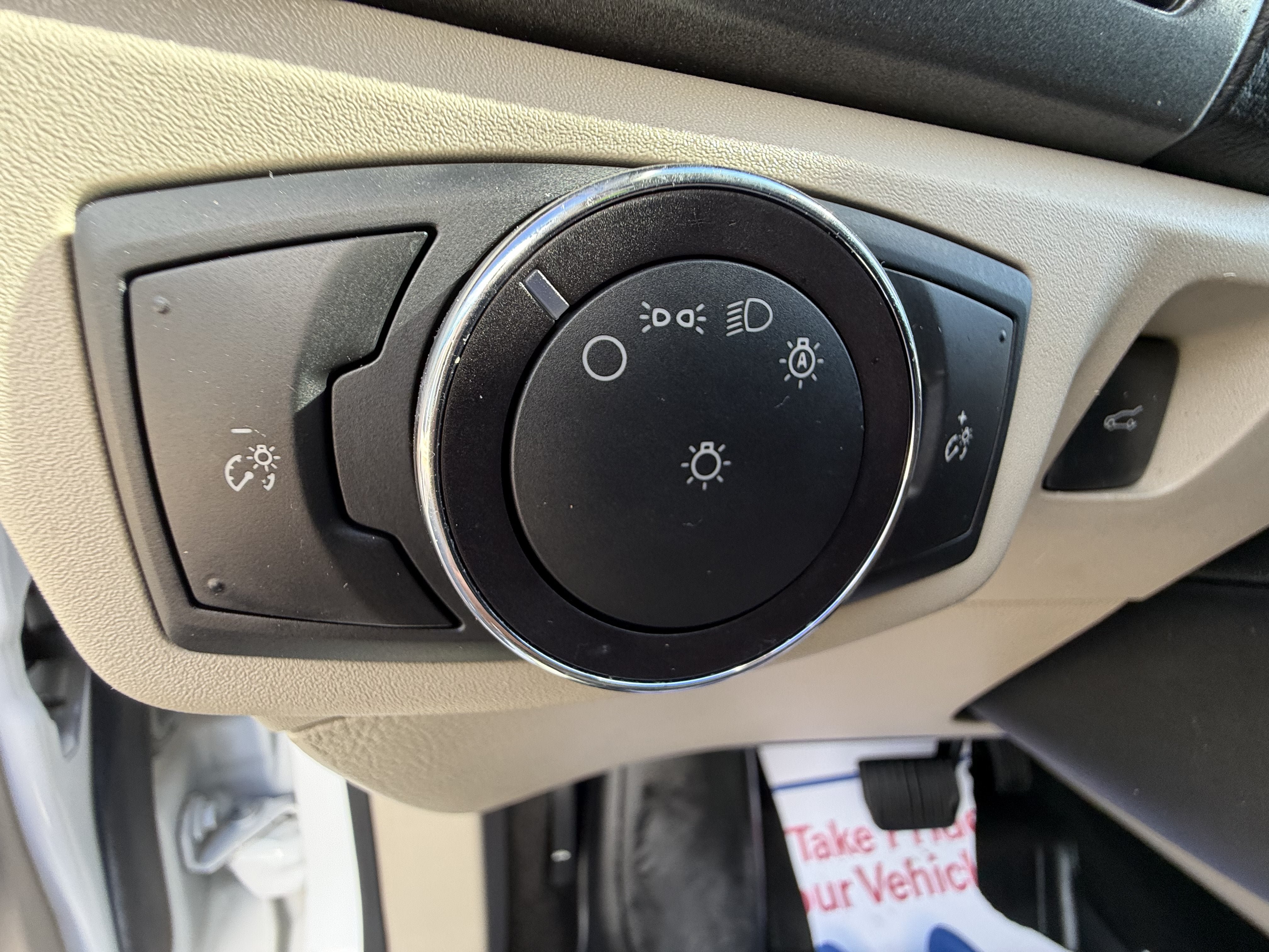 Used 2019 Ford Fusion SE FWD image 16