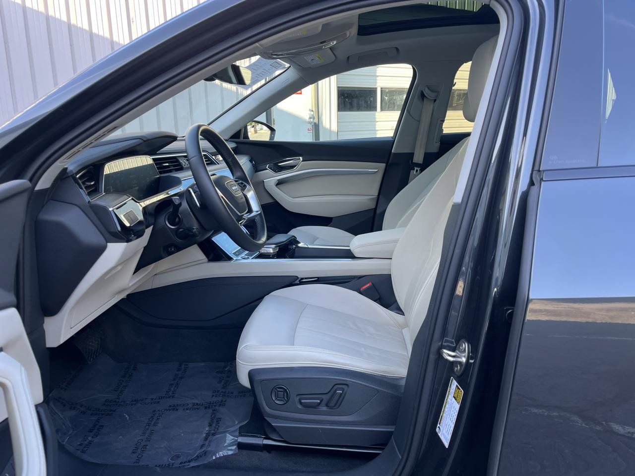 Used 2024 Audi Q8 e-tron Premium AWD/4WD image 4