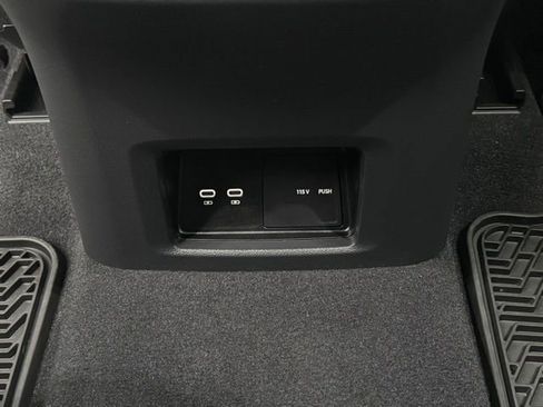 Used 2025 Volkswagen Atlas Cross Sport SE w/ Panoramic Sunroof Package image 22