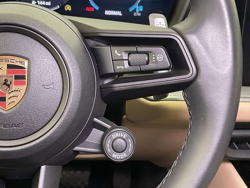 Used 2025 Porsche Cayenne Coupe image 41