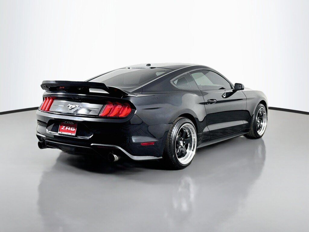 Used 2020 Ford Mustang Coupe RWD image 5