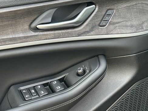 New 2025 Jeep Grand Cherokee L Limited image 12