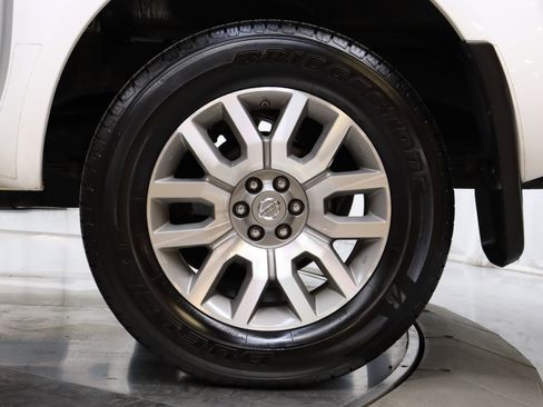 Used 2011 Nissan Frontier SL image 36