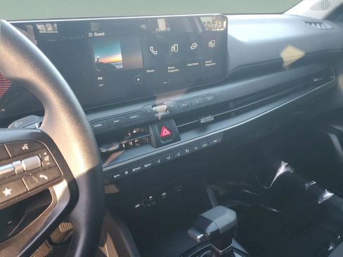 Used 2025 Kia K4 LXS image 27