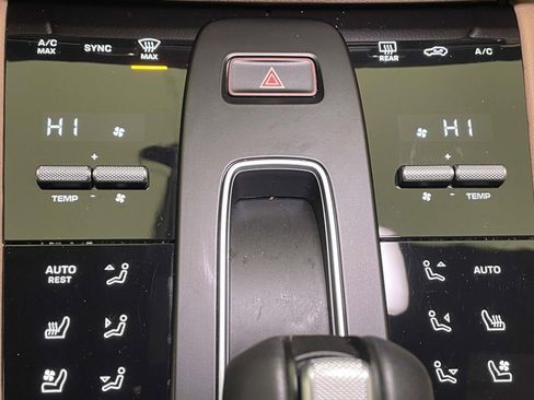 Used 2025 Porsche Macan image 33