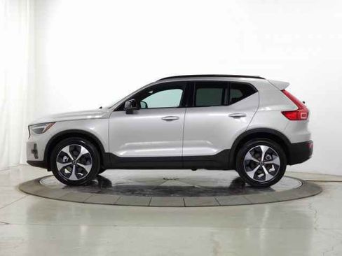 Certified 2025 Volvo XC40 B5 Plus image 5