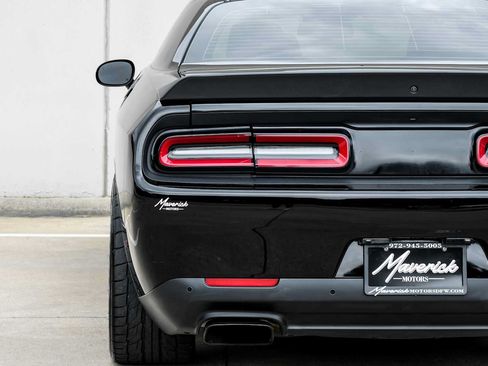Used 2016 Dodge Challenger SRT Hellcat RWD image 41