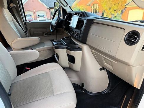 Used 2014 Ford E-450 and Econoline 450 Super Duty w/ Motorhome Prep Package RWD image 7