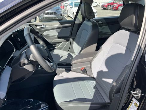 Used 2025 Volkswagen Jetta SE image 35