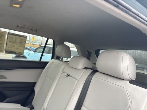 Used 2021 Volkswagen Tiguan SE image 32