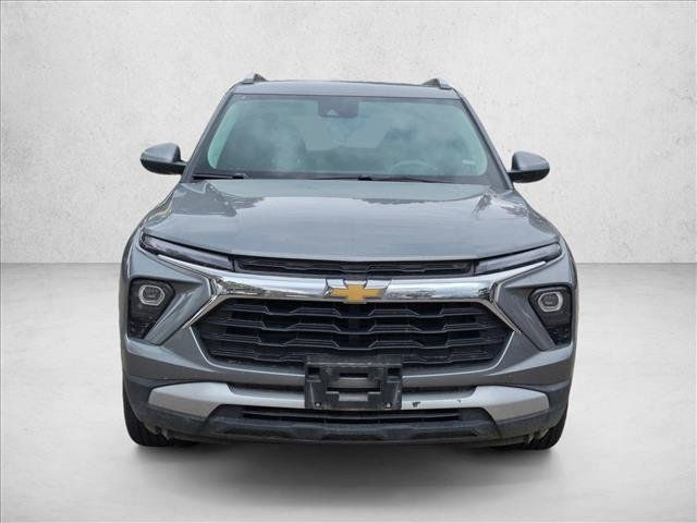Used 2025 Chevrolet TrailBlazer LT AWD/4WD image 2