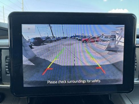 Used 2022 Ford Explorer XLT w/ Equipment Group 202A image 9