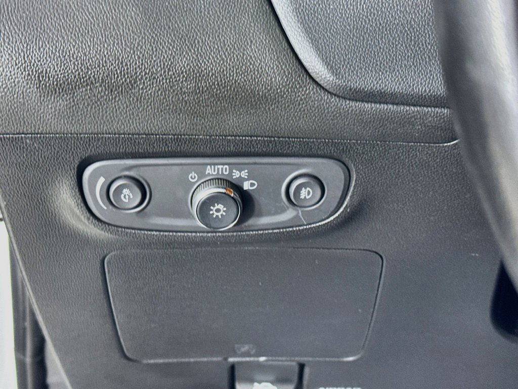 Used 2021 Buick Encore GX Essence w/ Experience Buick Package FWD image 11