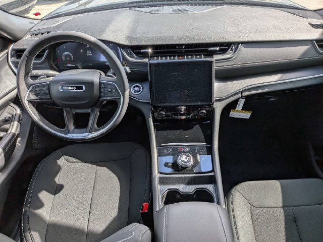 New 2027 Jeep Grand Cherokee Laredo RWD image 16