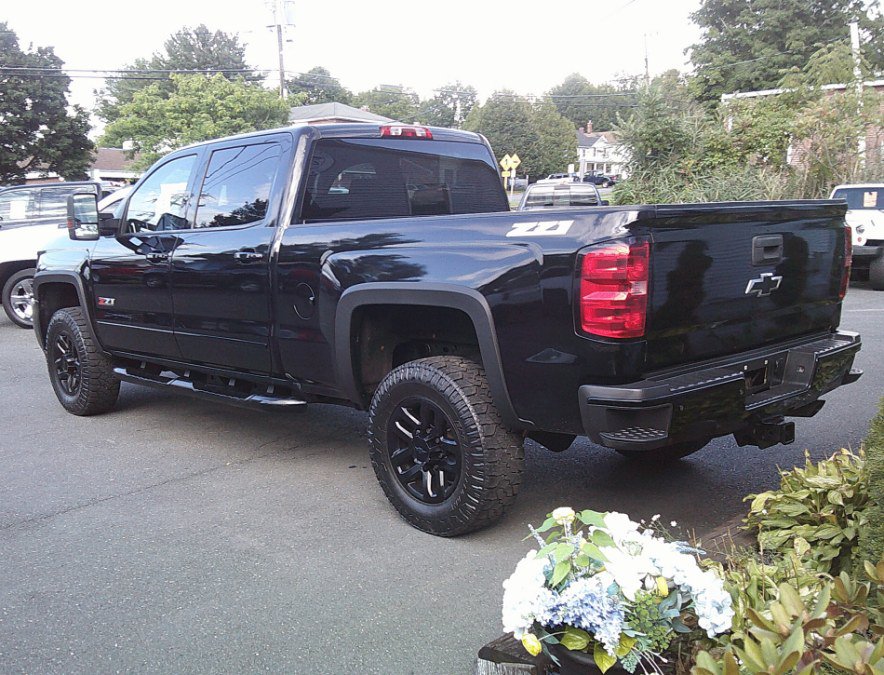 Used 2019 Chevrolet Silverado 2500 LT w/ Midnight Edition AWD/4WD image 5