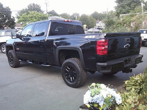 Used 2019 Chevrolet Silverado 2500 LT w/ Midnight Edition AWD/4WD image 5