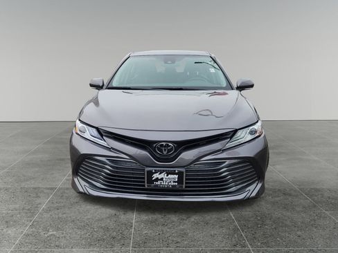 Used 2019 Toyota Camry XLE image 2