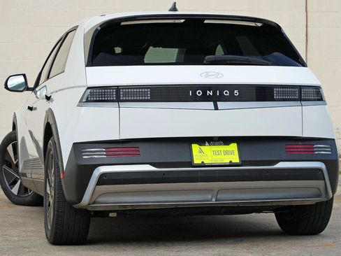 Used 2025 Hyundai Ioniq 5 SE RWD image 5