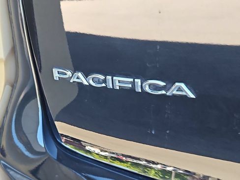 Used 2024 Chrysler Pacifica Limited FWD image 26