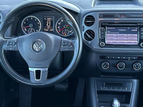 Used 2015 Volkswagen Tiguan SE image 14
