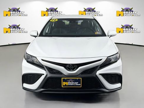 Used 2024 Toyota Camry SE FWD image 2