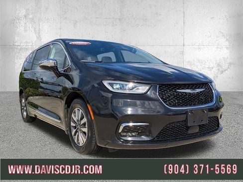 Used 2023 Chrysler Pacifica Limited FWD image 1