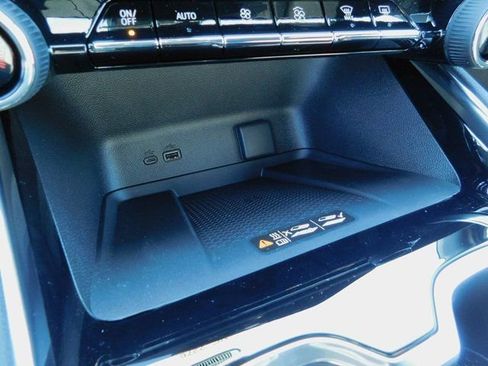 New 2026 Chevrolet Traverse RS w/ LPO, Illumination Package FWD image 17
