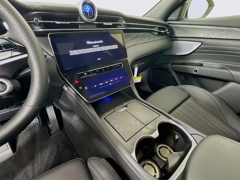 New 2025 Maserati Grecale GT image 14