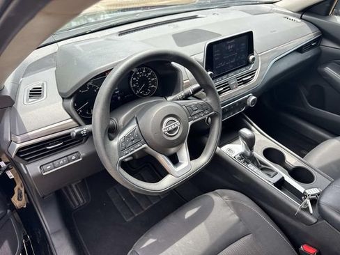 Used 2025 Nissan Altima 2.5 SV FWD image 25